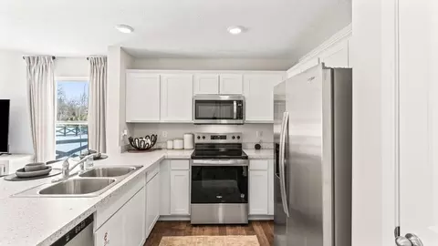 Kitchen - 10371 Mae Ct, Cincinnati, OH 45251 photo 2 of 4