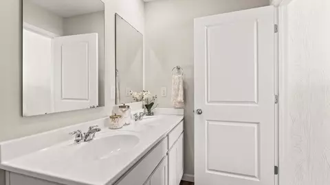 Bath - 10371 Mae Ct, Cincinnati, OH 45251 photo 5 of 8
