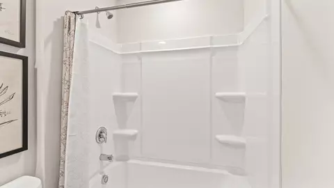Bath - 10371 Mae Ct, Cincinnati, OH 45251 photo 7 of 8