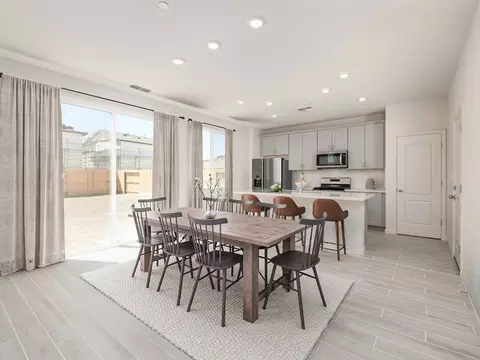 530 Shefford Dr, Vacaville, CA 95687