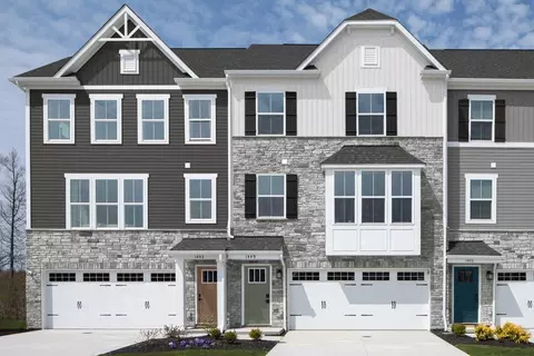 9175 Waterfall Dr, Olmsted Falls, OH 44138