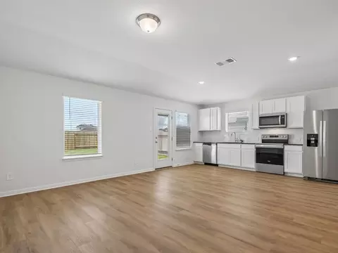 100 Hemp Hl, Jarrell, TX 76537