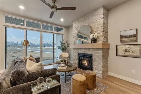 Living - 526 N Legend Way, Mapleton, UT 84664 photo 1 of 2