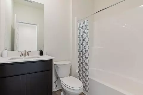 Bath - 116 Lavender Cir, Calhoun, GA 30701 photo 4 of 5