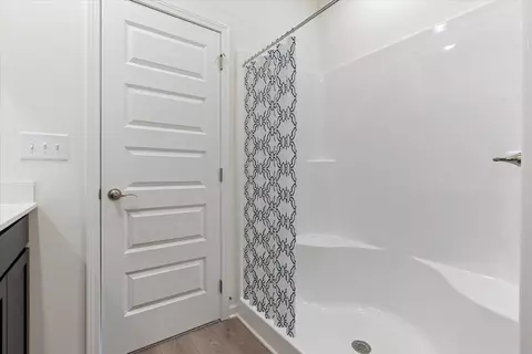 Bath - 116 Lavender Cir, Calhoun, GA 30701 photo 3 of 5