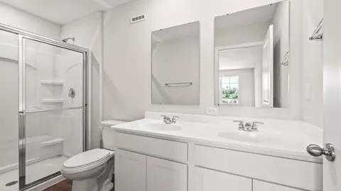 Bath - 10316 Mae Ct, Cincinnati, OH 45251 photo 3 of 15
