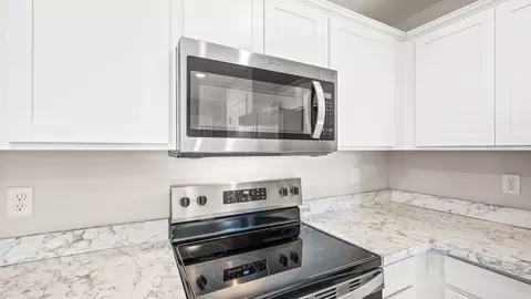 Kitchen - 10316 Mae Ct, Cincinnati, OH 45251 photo 3 of 8