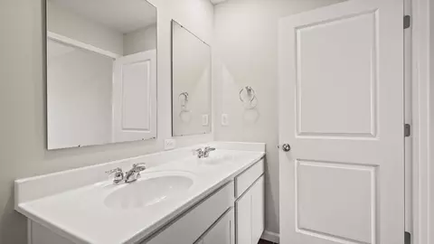 Bath - 10316 Mae Ct, Cincinnati, OH 45251 photo 5 of 15