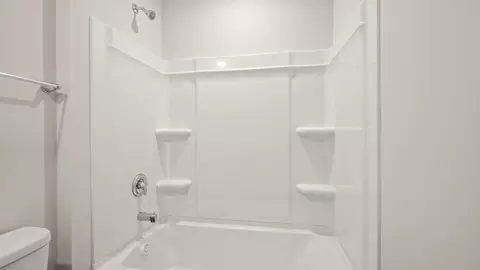 Bath - 10316 Mae Ct, Cincinnati, OH 45251 photo 7 of 15