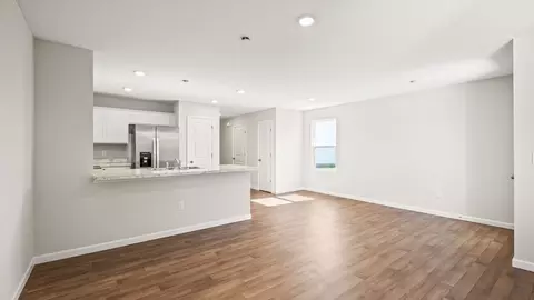 Living - 10316 Mae Ct, Cincinnati, OH 45251 photo 4 of 6
