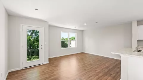 Living - 10316 Mae Ct, Cincinnati, OH 45251 photo 2 of 6