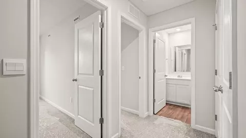 Entry Way - 10316 Mae Ct, Cincinnati, OH 45251 photo 5 of 13