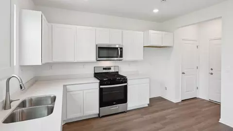 Kitchen - 2301 Legacy Pointe Blvd, Plainfield, IL 60586 photo 2 of 8