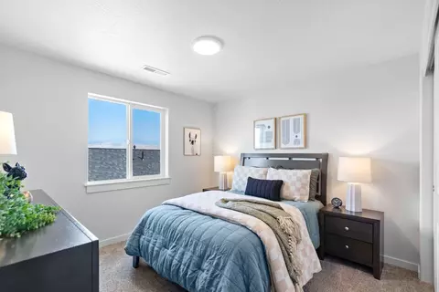 Bedroom - Strong Road, Spokane, WA 99208 photo 4 of 11