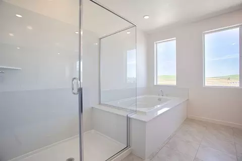 Bath - 2441 Cinnabar Dr, Fairfield, CA 94533 photo 5 of 17