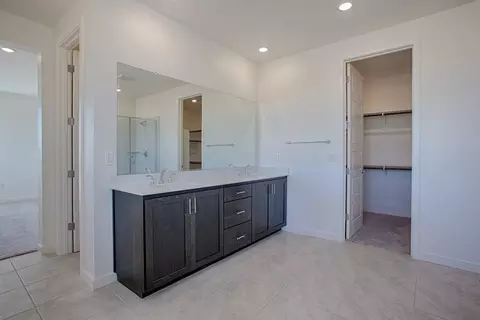 Bath - 2441 Cinnabar Dr, Fairfield, CA 94533 photo 4 of 17