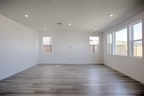 Living - 2441 Cinnabar Dr, Fairfield, CA 94533 photo 2 of 9