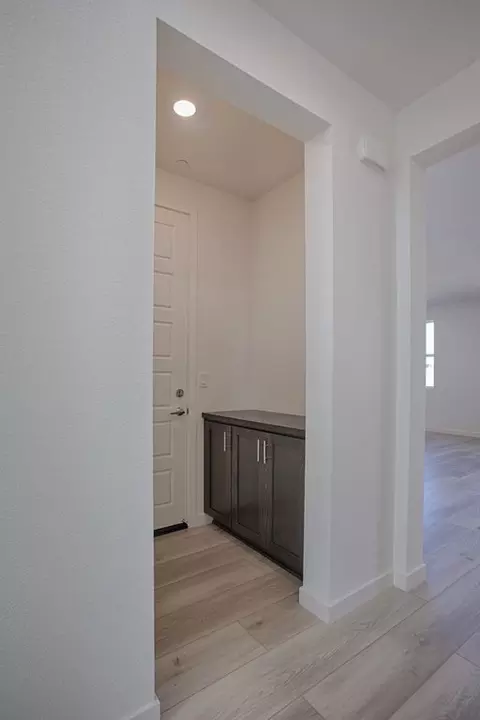 Entry Way - 2441 Cinnabar Dr, Fairfield, CA 94533 photo 3 of 12