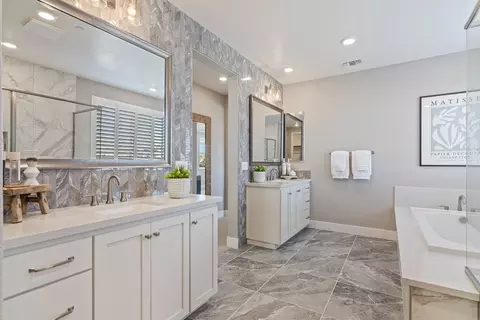 Bath - 2441 Cinnabar Dr, Fairfield, CA 94533 photo 12 of 17