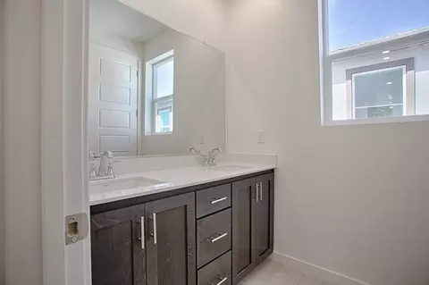 Bath - 2441 Cinnabar Dr, Fairfield, CA 94533 photo 6 of 17