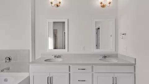 Bath - 7045 Regency Ln SE, Gurley, AL 35748 photo 6 of 9