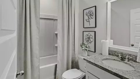 Bath - 7045 Regency Ln SE, Gurley, AL 35748 photo 8 of 9