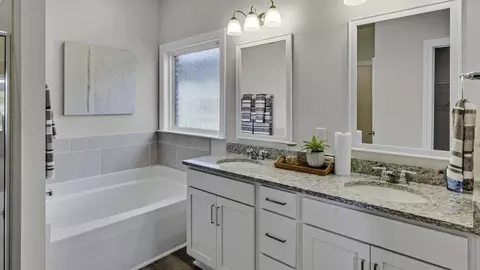 Bath - 7045 Regency Ln SE, Gurley, AL 35748 photo 9 of 9