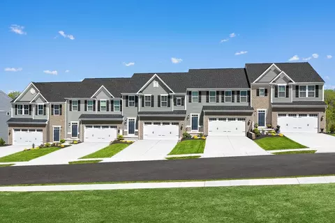 31065 Blooming Ln, Olmsted Falls, OH 44138