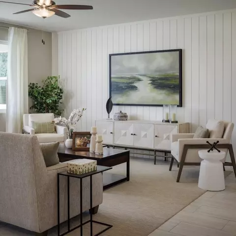Living - 1090 Bishop St, Tulare, CA 93274 photo 2 of 11