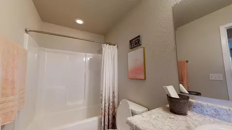 Bath - 812 Camden Loop, Calera, AL 35040 photo 1 of 1