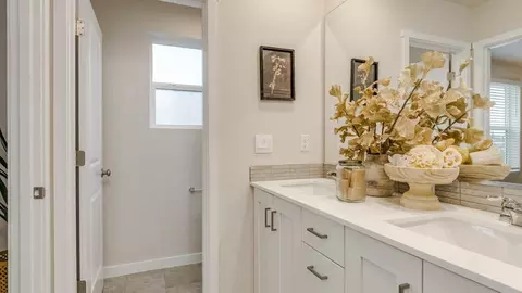 Bath - 3774 SW Eleven Mile Ave, Gresham, OR 97080 photo 3 of 9