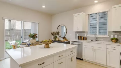 Kitchen - 3774 SW Eleven Mile Ave, Gresham, OR 97080 photo 3 of 10