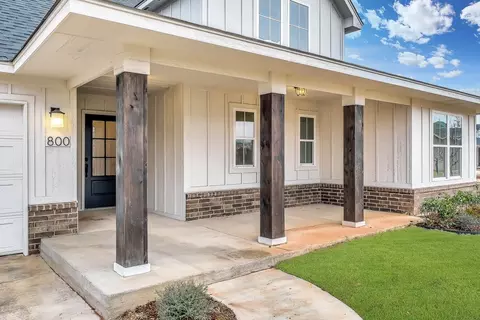Exterior - 16140 Tall Grass Dr, Moore, OK 73170 photo 8 of 11