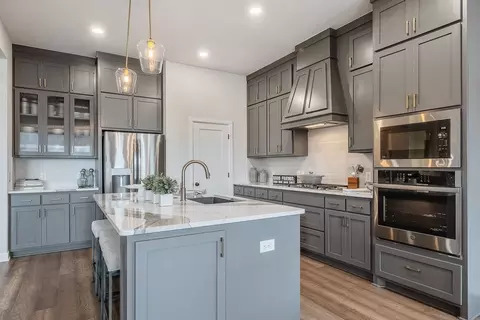 Kitchen - 16140 Tall Grass Dr, Moore, OK 73170 photo 5 of 8