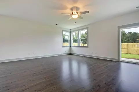 Living - 732 8th Ave N, Myrtle Beach, SC 29588 photo 2 of 6