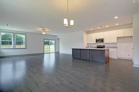 Living - 732 8th Ave N, Myrtle Beach, SC 29588 photo 6 of 6