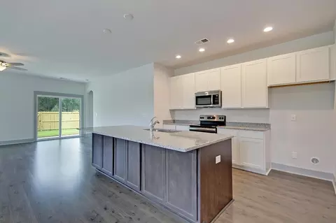 Kitchen - 732 8th Ave N, Myrtle Beach, SC 29588 photo 4 of 6