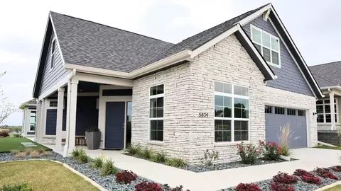 5839 NW 90th St, Johnston, IA 50131
