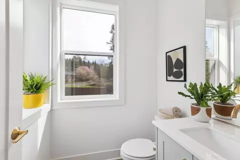 Bath - 18923 99th Pl NE, Bothell, WA 98011 photo 2 of 6