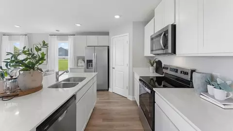Kitchen - 1083 Shoreview Dr, Jordan, MN 55352 photo 3 of 8