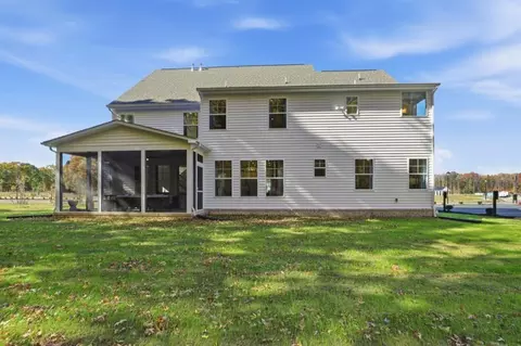Exterior - 1102 Wharf Hill Dr, Smithfield, VA 23430 photo 13 of 15