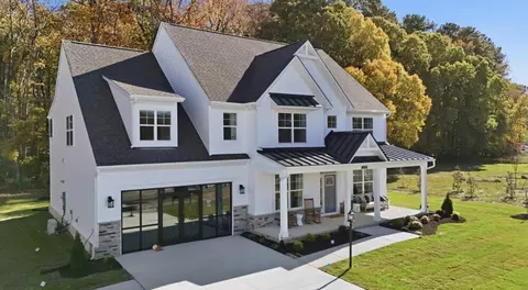 Exterior - 1102 Wharf Hill Dr, Smithfield, VA 23430 photo 15 of 15