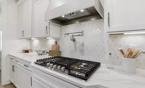 Kitchen - 1102 Wharf Hill Dr, Smithfield, VA 23430 photo 4 of 7