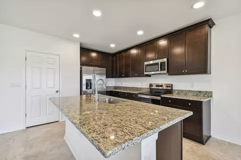 Kitchen - 4969 Eagle Rock Dr, Wimauma, FL 33598 photo 2 of 3