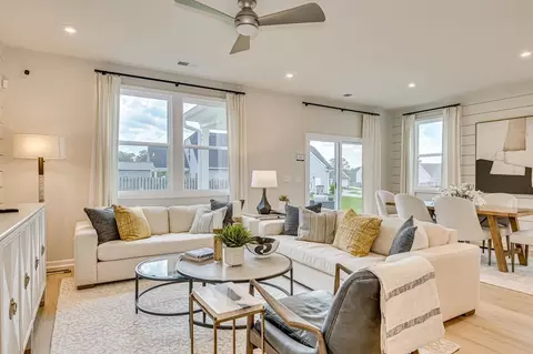 Living - 3820 Alligator Rd, Florence, SC 29501 photo 3 of 6