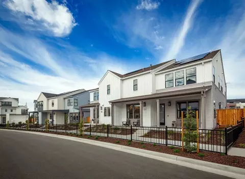 98 8th St, Marina, CA 93933