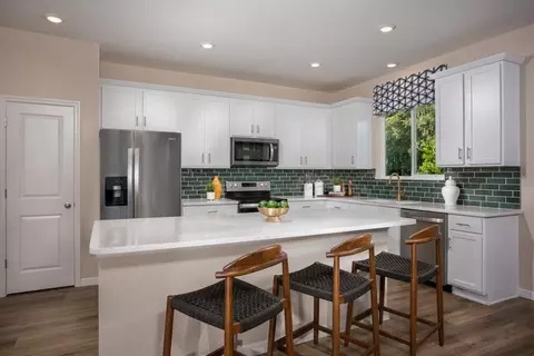 Kitchen - 10308 Honeysuckle Vine Cir, Riverview, FL 33578 photo 10 of 10