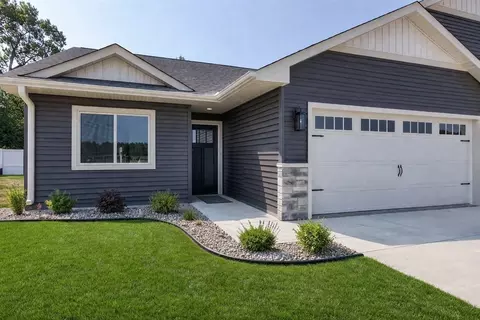 000 Buck Tail Dr, Altoona, WI 54720