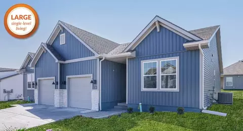 12510 S Parkwood Ln, Lake Lotawana, MO 64086