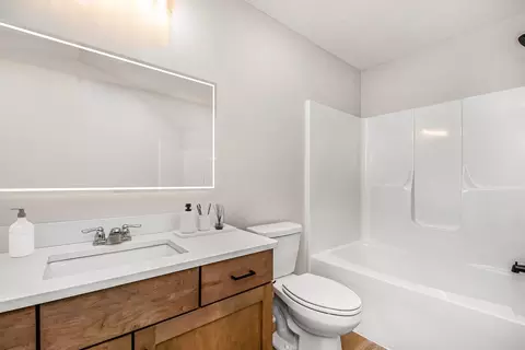 Bath - 10883 Verdant Dr, Allendale, MI 49401 photo 4 of 5